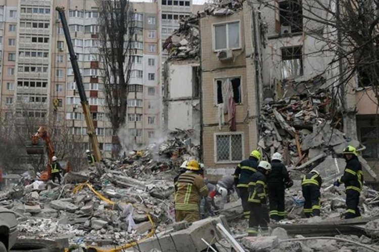 Rusya, Ukrayna'da apartman vurdu: En az &uuml;&ccedil; &ouml;l&uuml;, sekiz yaralı
