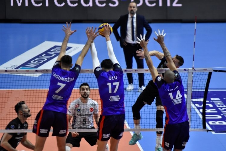 Bursa B&uuml;y&uuml;kşehir Belediyespor, Halkbank'tan set alamadı