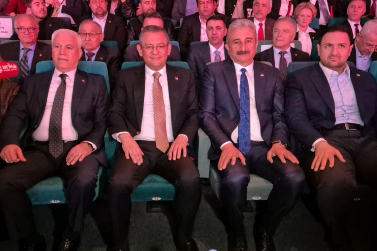 &Ouml;zg&uuml;r &Ouml;zel: Bozbey, parti rozetini &ccedil;ıkaracak