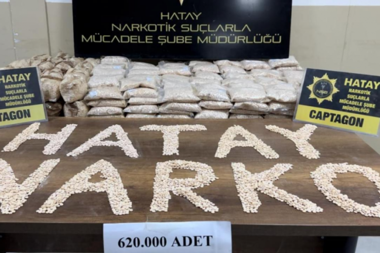 Hatay'da durdurulan ara&ccedil;larda 620 bin uyuşturucu hap ele ge&ccedil;irildi