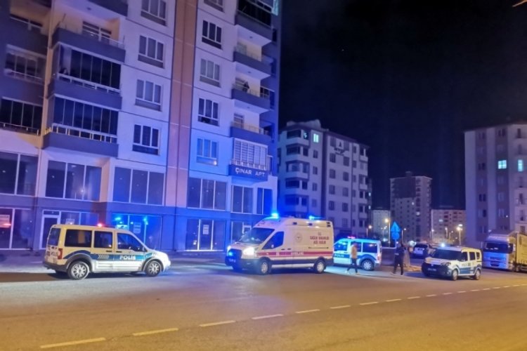 Kayseri'de 9'uncu kattan d&uuml;şen gen&ccedil; hayatını kaybetti