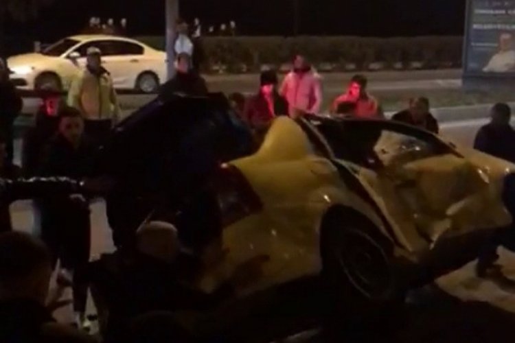 Zonguldak'ta defalarca takla atan ticari taksi, halk otob&uuml;s&uuml;ne &ccedil;arptı