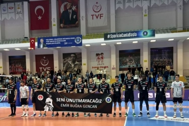 Bursa'da &ouml;len milli karateciye takım arkadaşlarından vefa