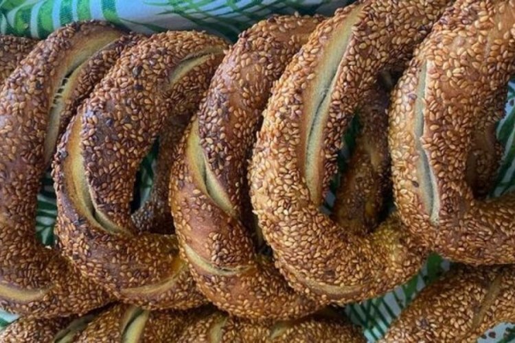 &Ccedil;orum'da nefes borusuna simit ka&ccedil;an gen&ccedil; kız yoğun bakıma alındı