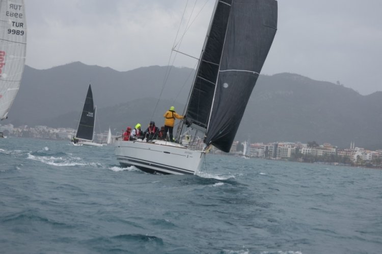 Marmaris'te kış trofesi &uuml;&ccedil;&uuml;nc&uuml; ayak yarışları sona erdi
