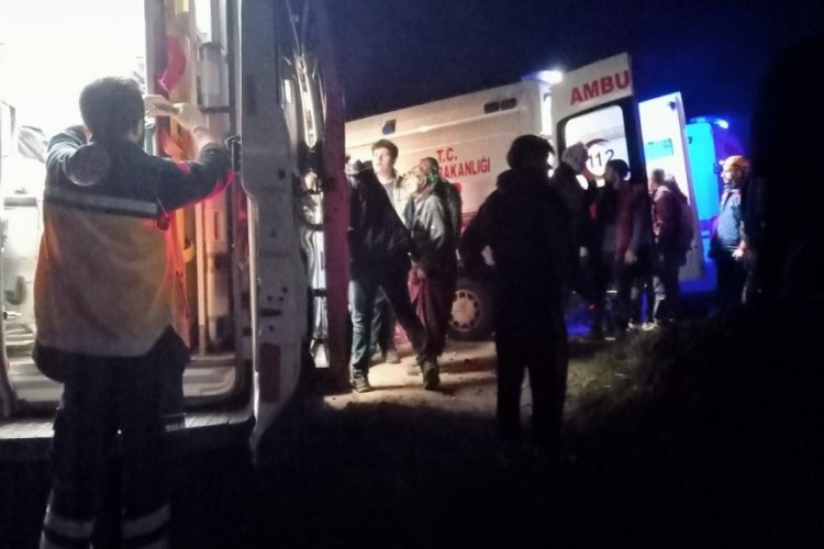 Rize'de kamyonet şarampole yuvarlandı: 6 yaralı