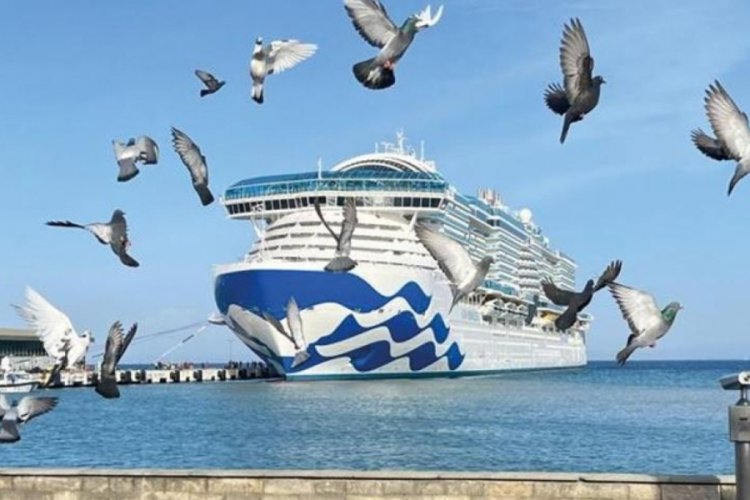 D&uuml;nyanın en b&uuml;y&uuml;k kruvaziyer gemisi Kuşadası'nda