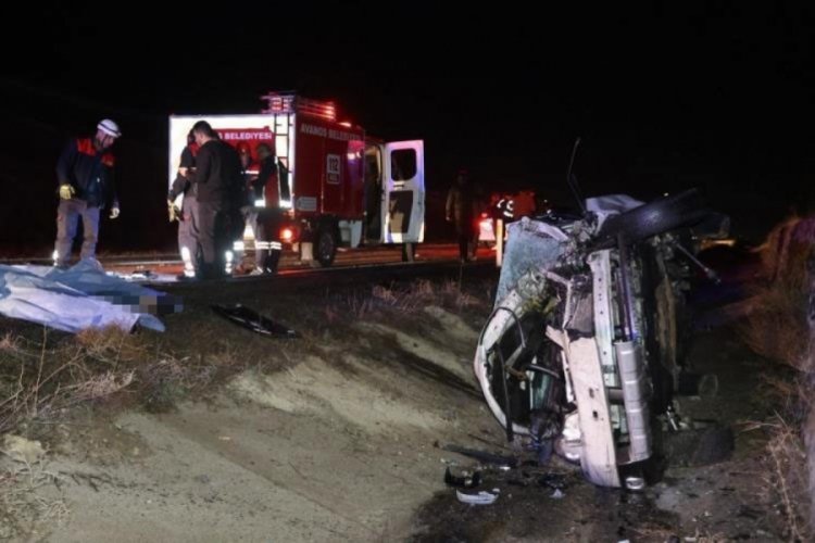 Nevşehir'de takla atan otomobilden kopan par&ccedil;alar iki aracın &ccedil;arpışmasına yol a&ccedil;tı!