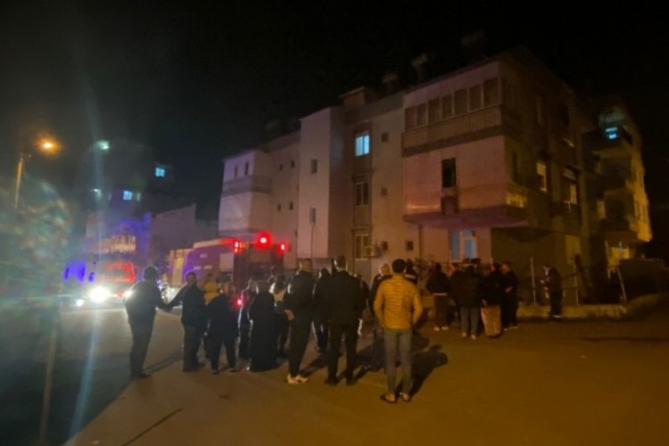 Antalya'da yangında i&ccedil;eride mahsur kalan 3 &ccedil;ocuğu apartman sakinleri kurtardı