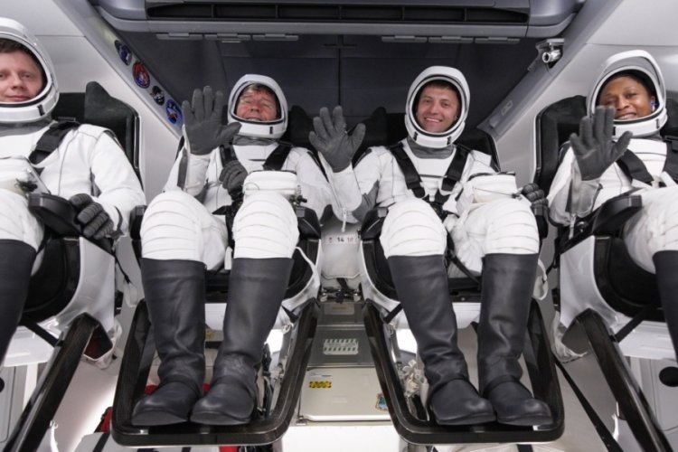 Rus ve ABD'li 4 astronot ISS'e g&ouml;nderildi