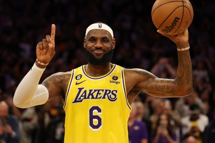 LeBron James, kariyerinde 40 bin sayı barajını aştı