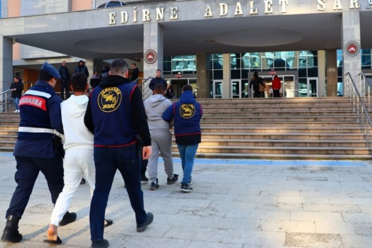 Aranan 2 ş&uuml;pheli, Yunanistan'a ka&ccedil;arken yakalandı