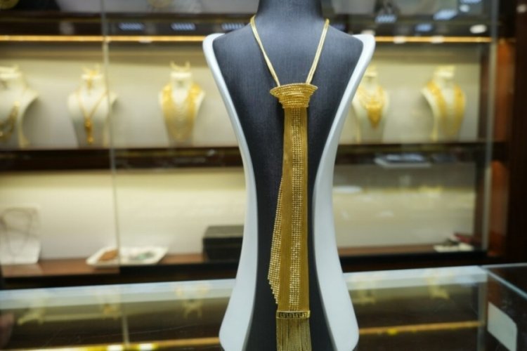 Kuyumcularda yeni trend: Altın kravat
