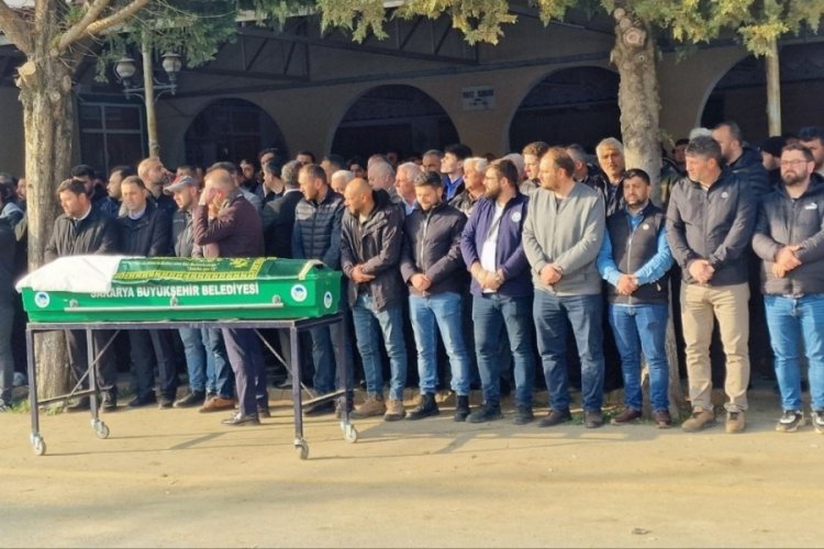 Sakarya'da servisi ka&ccedil;ırdı, işe y&uuml;r&uuml;yerek giderken kamyonet &ccedil;arptı!
