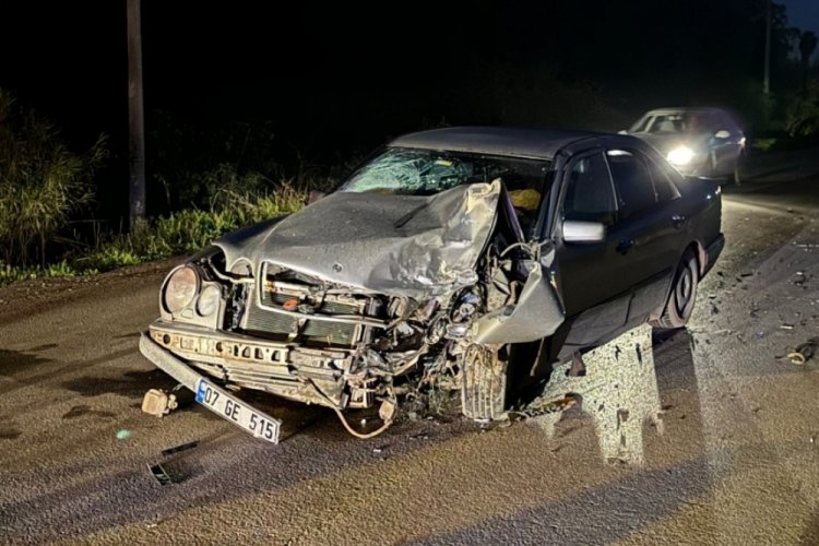 Antalya'da otomobil ile &ccedil;arpışan motosikletin s&uuml;r&uuml;c&uuml;s&uuml; hayatını kaybetti
