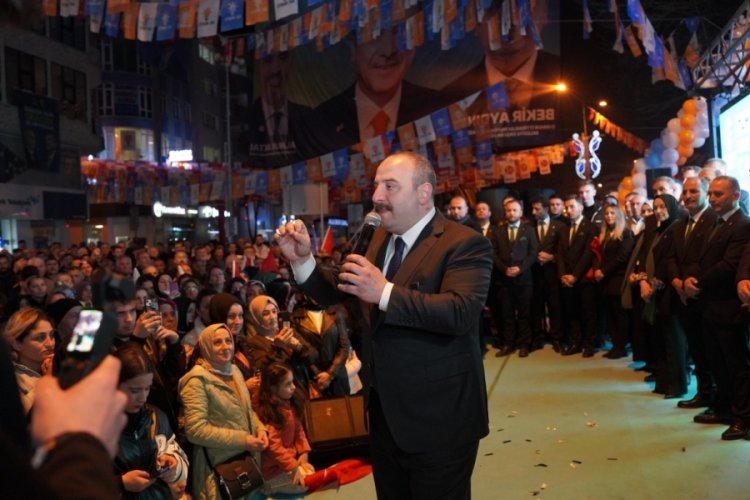 AK Parti Bursa Milletvekili Varank: Kafası o kadar karışık ki Meclis'te bedelli askerlik yasasına oy vermiş