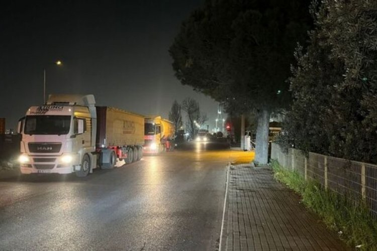 Kocaeli'de TIR ile &ccedil;arpışan motokurye &ouml;ld&uuml;