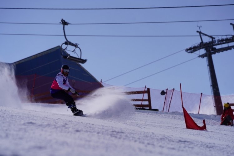 Snowboard'da ilk madalyalar sahiplerini buldu