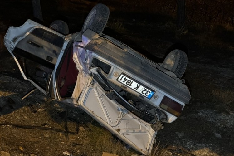 Burdur'da şarampole devrilen otomobildeki 3 kişi yaralandı