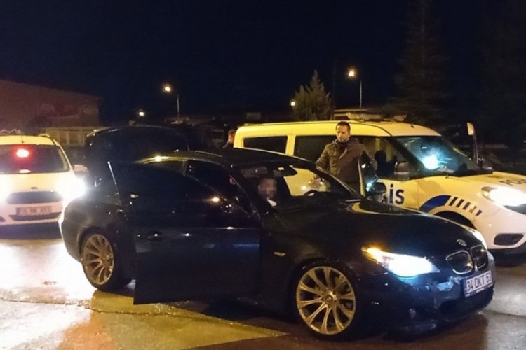Dur ihtarına uymayan s&uuml;r&uuml;c&uuml; kapana kısıldı