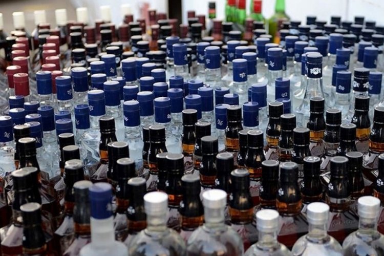 Aralıklarla alkol i&ccedil;ip 'alkolik olmam' demeyin! Uzmandan uyarı geldi