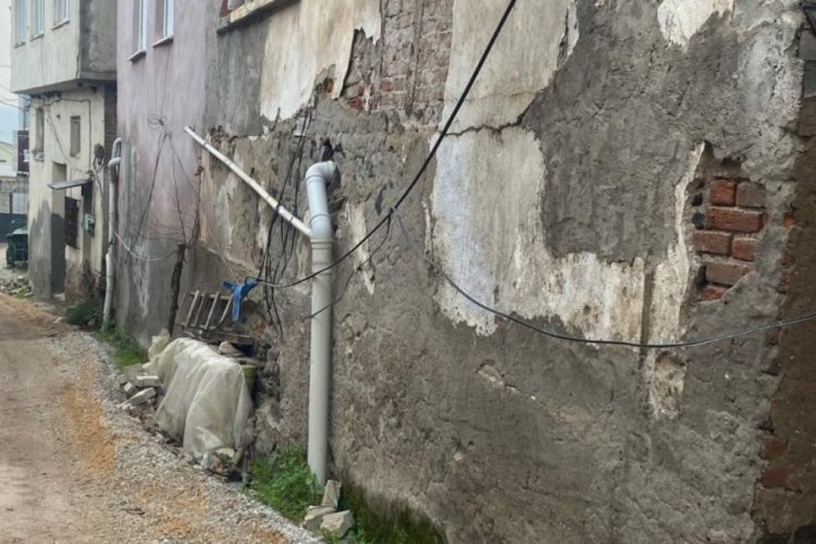 K&ouml;ylerde T&uuml;rk Telekom hatları yerlerde geziyor! Vatandaş tepkili