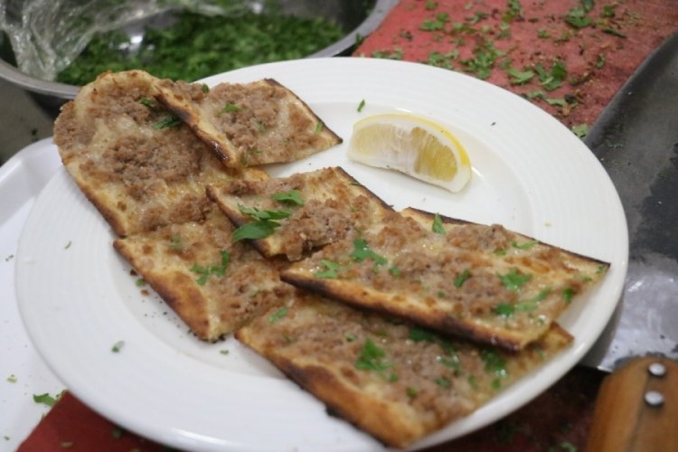 Yunanistan bu kez de etli ekmeğe sahip &ccedil;ıktı!