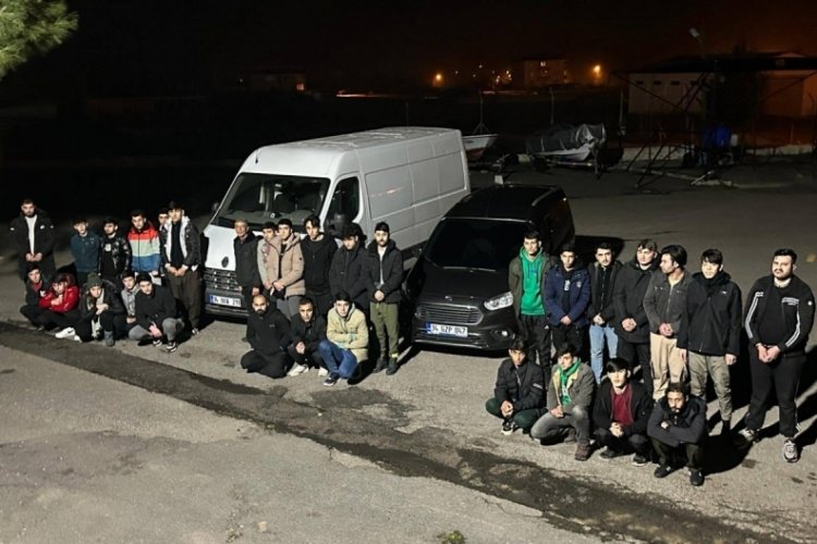 Tekirdağ'da 29 d&uuml;zensiz g&ouml;&ccedil;men yakalandı, 2 kişi g&ouml;zaltına alındı