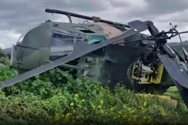 İzmir'de askeri helikopter araziye zorunlu iniş yaptı!