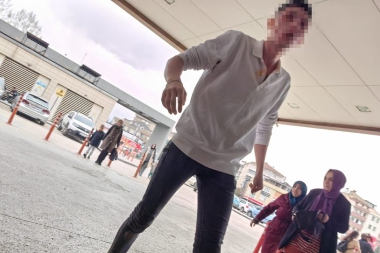 Bursa'da sevgilisinin abisi &ouml;nce darp etti, sonra biber gazı sıktı