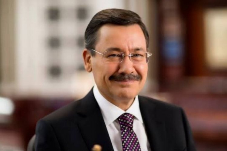 Melih G&ouml;k&ccedil;ek'ten, Berna La&ccedil;in'e sert g&ouml;nderme!