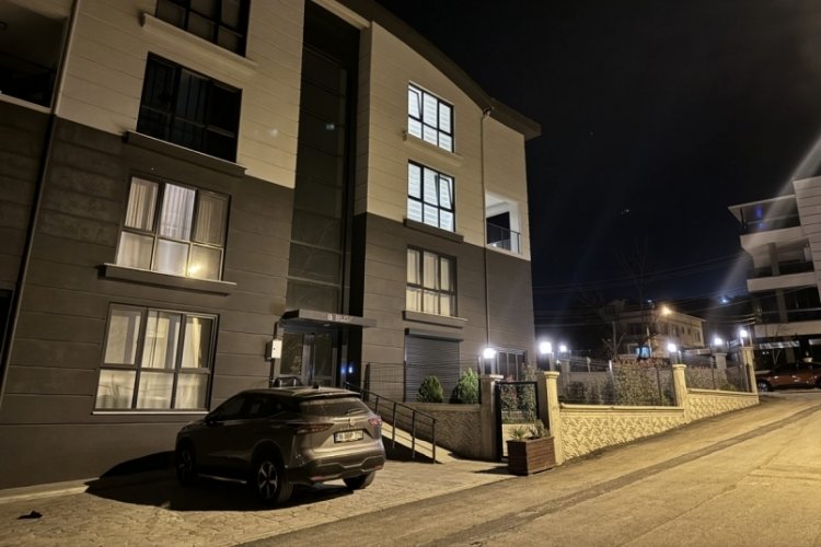 Bursa'da deprem korkusuyla ikinci kattan atlayan kişinin cenazesi defnedildi