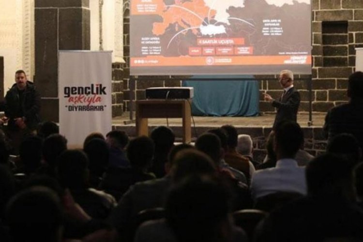 Bakan Uraloğlu Diyarbakır'da gen&ccedil;lerle buluştu