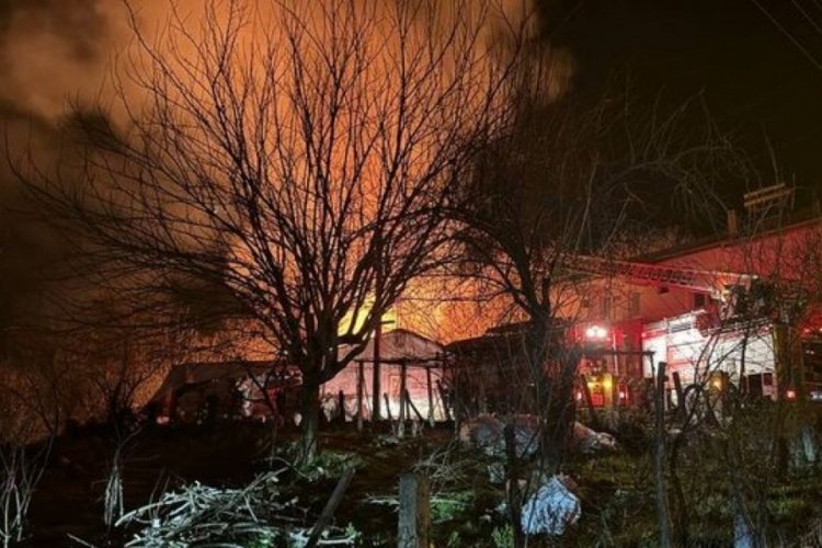 Zonguldak'ta tekstil at&ouml;lyesinin deposunda yangın &ccedil;ıktı