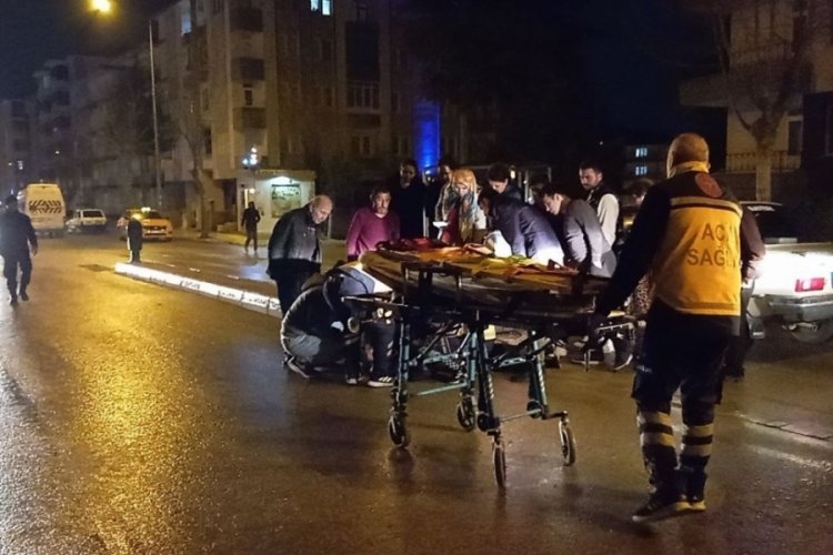 &Ccedil;orum'da otomobilin &ccedil;arptığı yaya hastaneye kaldırıldı