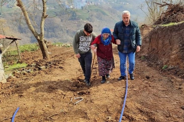 Giresun'da yaşlı kadının 40 yıllık yol hayali ger&ccedil;ekleşti