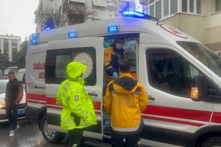 Kocaeli'de devrilen motosikletin s&uuml;r&uuml;c&uuml;s&uuml; yaralandı