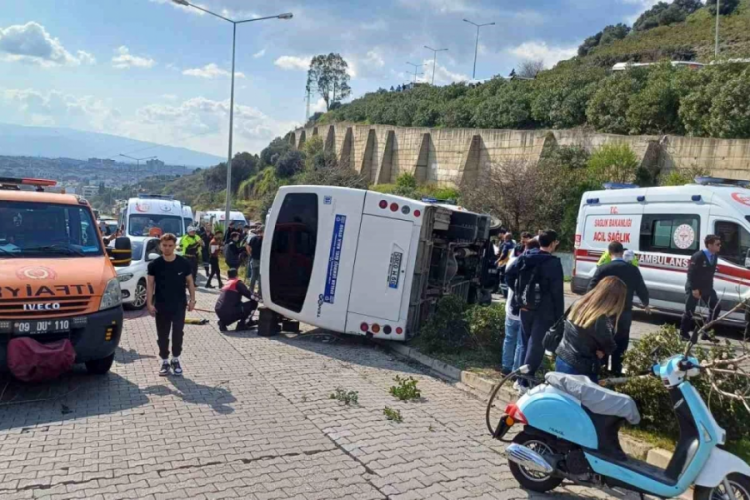 Aydın'da yolcu minib&uuml;s&uuml; devrildi, &ccedil;ok sayıda yaralı var