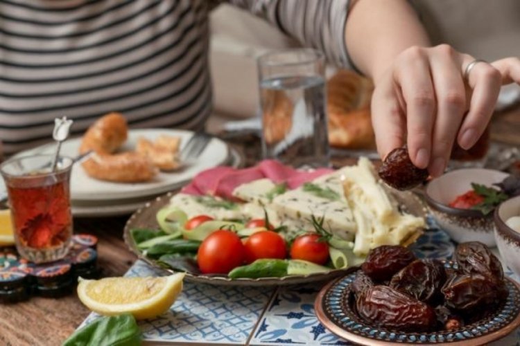 Bursa'da ilk sahur saat ka&ccedil;ta? Bursa'da ilk iftar saat ka&ccedil;ta? Bursa'da oru&ccedil; ne zaman a&ccedil;ılacak?