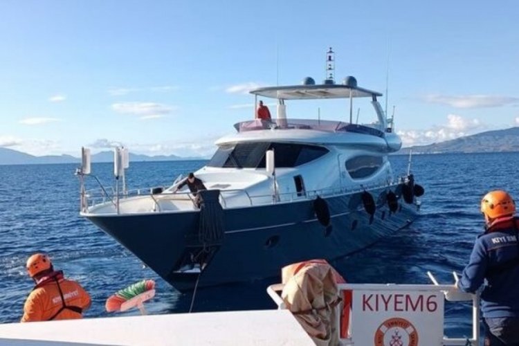 Muğla'da s&uuml;r&uuml;klenen tekneden kurtarıldılar
