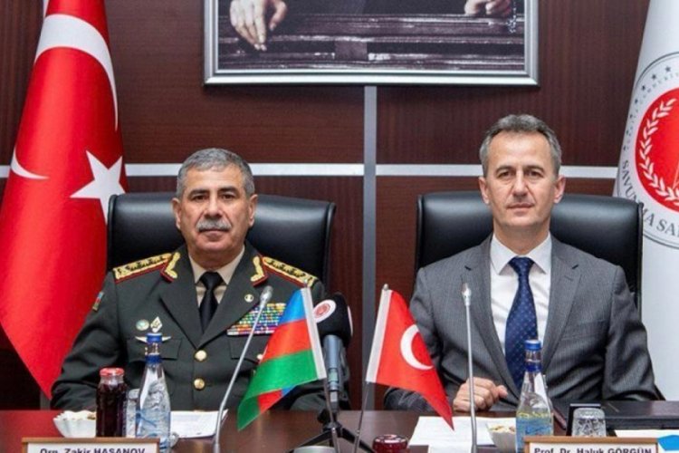 Savunma Sanayii Başkanı G&ouml;rg&uuml;n Azerbaycan Savunma Bakanı ile bir araya geldi