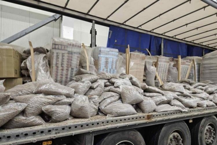 Bulgaristan g&uuml;mr&uuml;ğ&uuml;nde 116 bin 150 paket sigara yakalandı!
