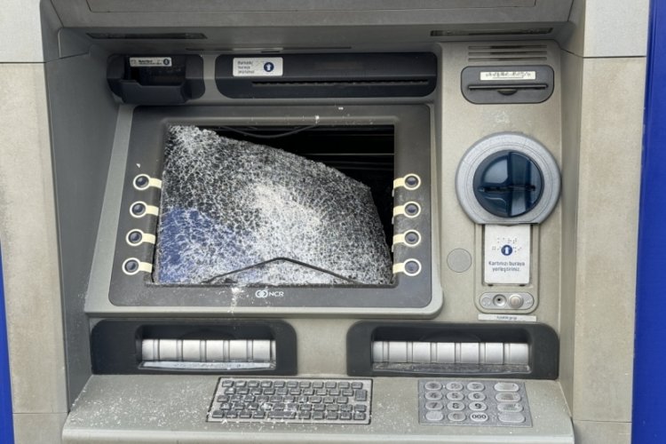 Sakarya'da 2 banka ATM'sine zarar verildi