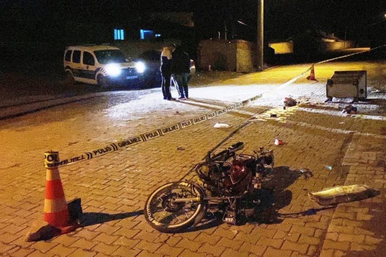 &Ccedil;&ouml;p konteynerine &ccedil;arpan motosiklet s&uuml;r&uuml;c&uuml;s&uuml; yaşam m&uuml;cadelesini kaybetti