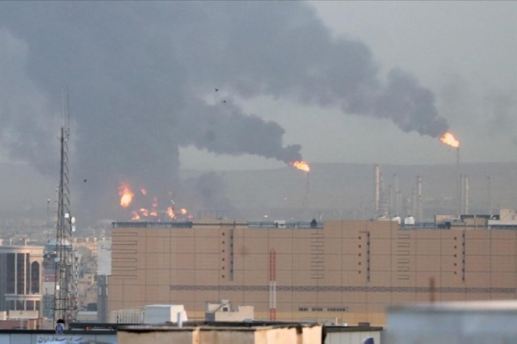 İran'ın g&uuml;neyindeki petrol rafinerisinde patlama meydana geldi