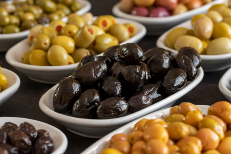 Zeytinin kilosu 300 lirayı zorladı! Sahurda sofralar zeytinsiz kalabilir