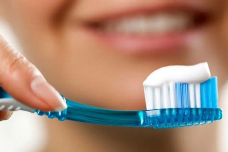 Diş fırçalamak orucu bozar mı? Oruç tutarken diş fırçalanır mı?