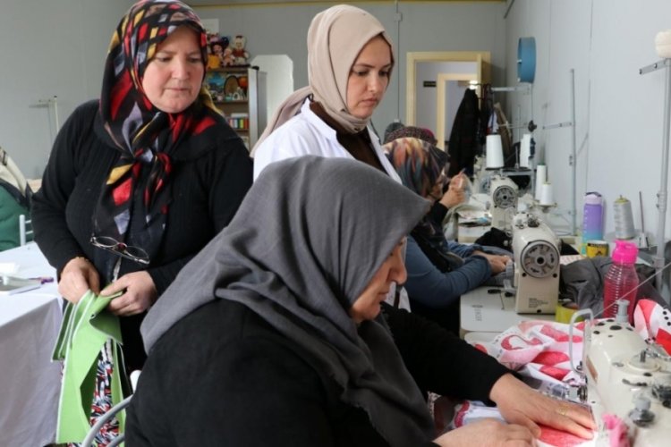 Depremzede kadınlar katıldıkları kurslarda sosyalleşiyor