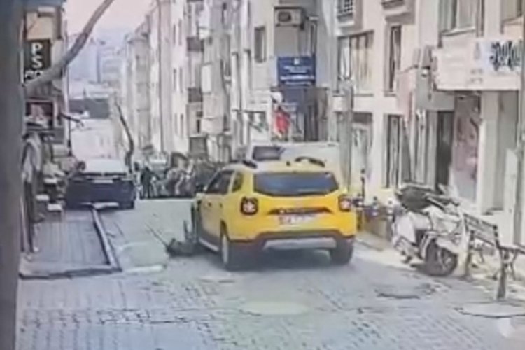 Ticari taksi k&ouml;peğin &uuml;zerinden ge&ccedil;ti, yaralanan hayvan hayatını kaybetti