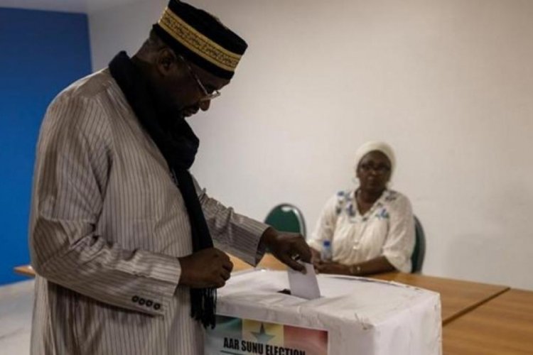 H&uuml;k&uuml;met S&ouml;zc&uuml;s&uuml; a&ccedil;ıkladı! Senegal'de devlet başkanlığı se&ccedil;imi 24 Mart'ta yapılacak